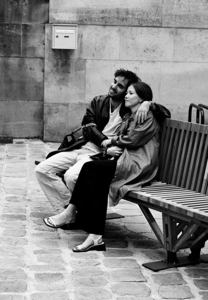 alexandra soroko marais couple street b&w photography