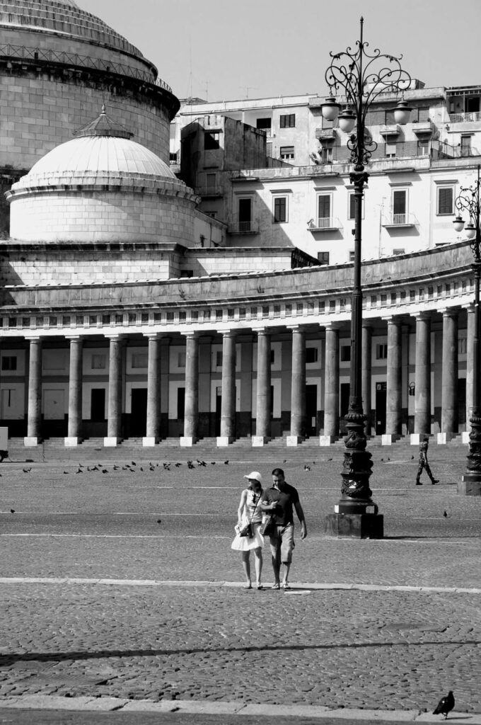 alexandra soroko naples couple street b&w photography
